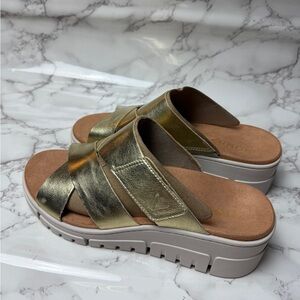 Women’s Vionic Uptownsunset Metallic Gold Slide Sandals US Size 7,5M